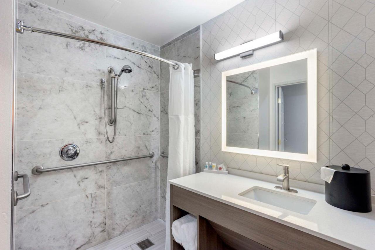 Comfort Inn & Suites Voorhees-Mt Laurel Экстерьер фото