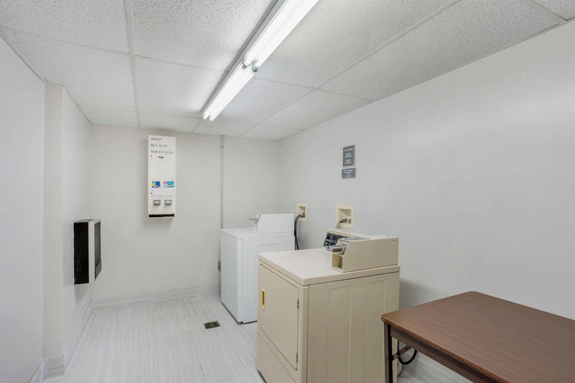 Comfort Inn & Suites Voorhees-Mt Laurel Экстерьер фото